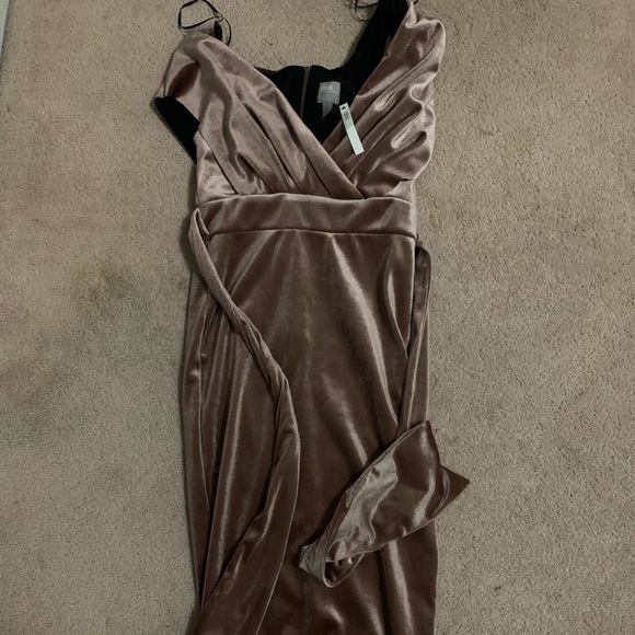 Beautiful sleeveless dress PINK and never worn before ! - Picture 1 of 3